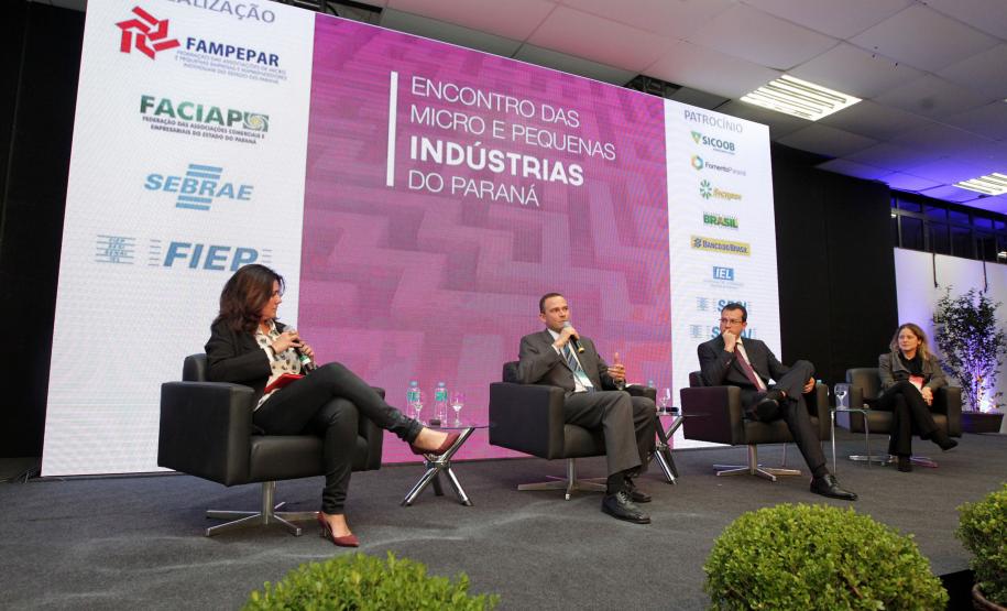 O analista de desenvolvimento da Fomento Paraná Richer de Andrade Matos, participou de com um talk show sobre crédito, que foi mediado pela jornalista da TV Globo e Rede CBN, Mara Luquet, durante o Encontro das Micro e Pequenas Indústrias do Paraná. A Fomento Paraná é uma das patrocinadoras do evento.
