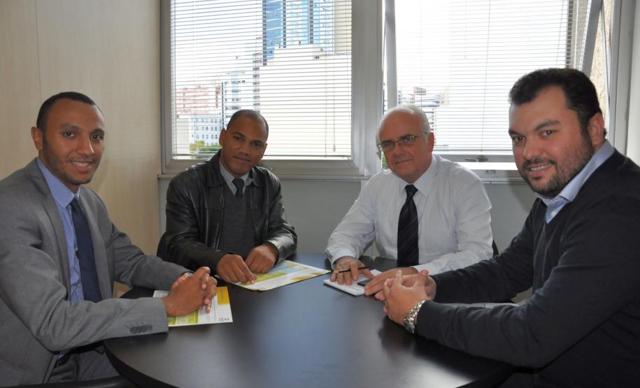 O vereador Givanildo Silva (Gilgera), de Colombo, na região metropolitana de Curitiba, fez uma visita à Fomento Paraná, nesta terça-feira (19), para conhecer melhor a instituição e obter informações sobre financiamento para construção de uma pista de skate.