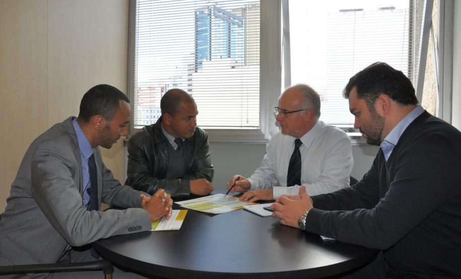 O vereador Givanildo Silva (Gilgera), de Colombo, na região metropolitana de Curitiba, fez uma visita à Fomento Paraná, nesta terça-feira (19), para conhecer melhor a instituição e obter informações sobre financiamento para construção de uma pista de skate.