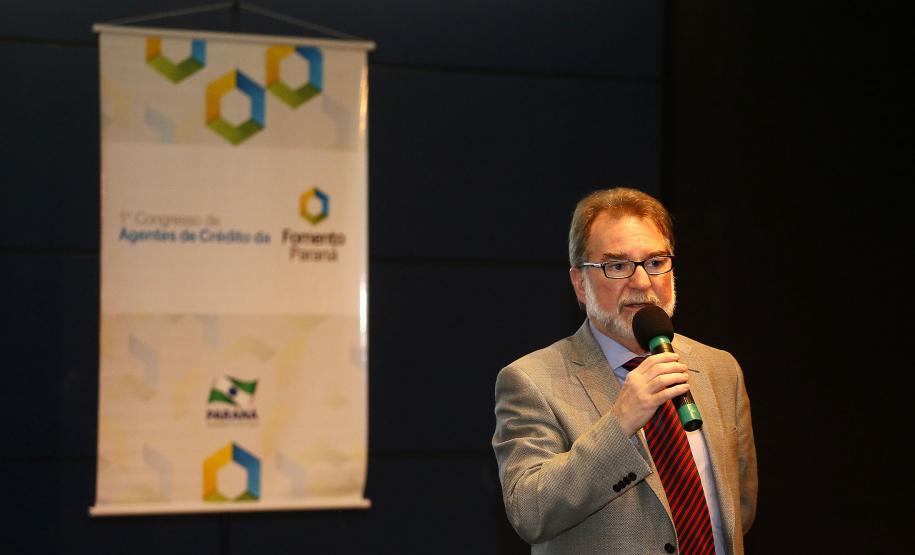 Estão abertas as inscrições para a primeira turma de 2015 do curso de capacitação de agentes de crédito da Fomento Paraná. O treinamento foi reformulado em parceria com o Sebrae e, no total, o passa a ter 96 horas/aula, com o objetivo de melhor preparar o agente de crédito para promover o desenvolvimento econômico regional.