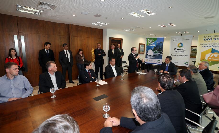 Governador Beto Richa anuncia a reabertura da linha de financiamento Banco do Empreendedor - Taxistas, da Fomento Paraná.