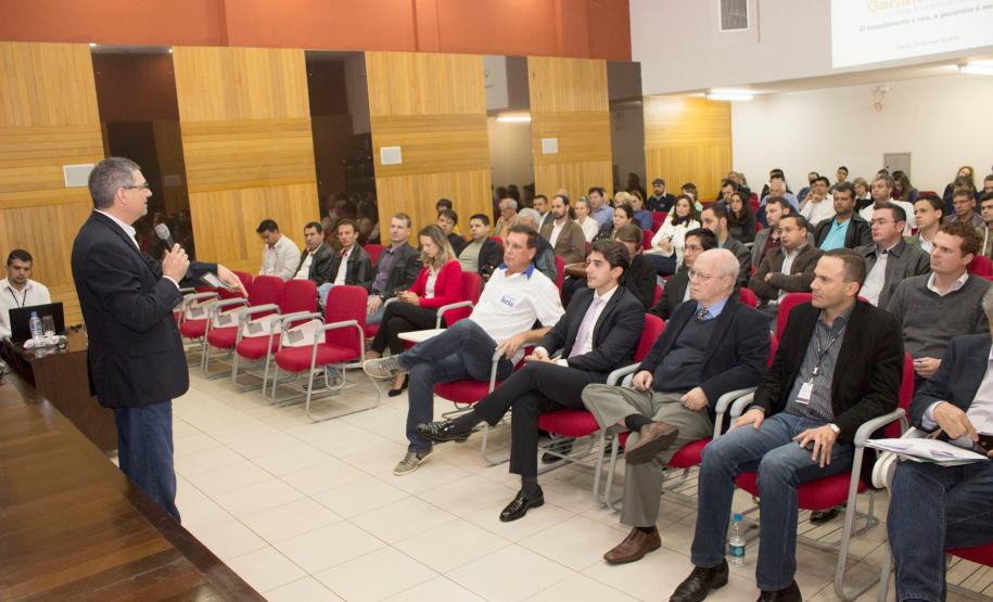 Fomento Paraná e Finep - Inovação e Pesquisa&#8203;, em parceria com a Associação Comercial e Empresarial de Toledo, reuniram empreendedores de Toledo e região para apresentar a linha de crédito Inovacred, destinada a apoiar projetos de inovação e desenvolvimento tecnológico.