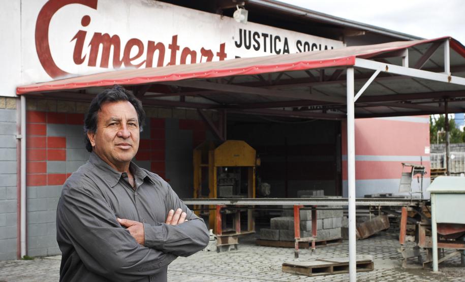 José Nilton Fonseca Santos, proprietário da empresa Cimentart, que produz blocos de concreto para pavimentação e alvenaria, financiou a máquina palletizadora com recursos da Fomento Paraná.