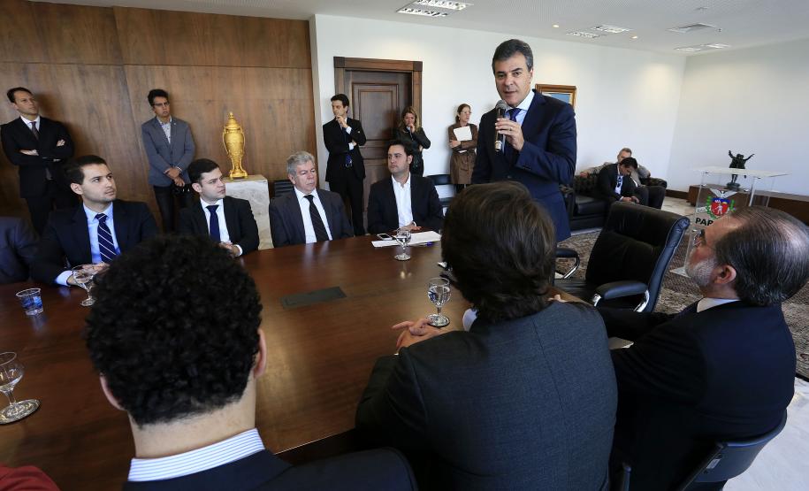 Governador Beto Richa autoriza e  homologa licitações de obras, serviços, compra de maquinários e equipamentos rodoviários para oito municípios: Arapoti, Colorado, Coronel Domingos Soares, Juranda, Mandaguaçu, Mariluz, Sulina e Terra Roxa