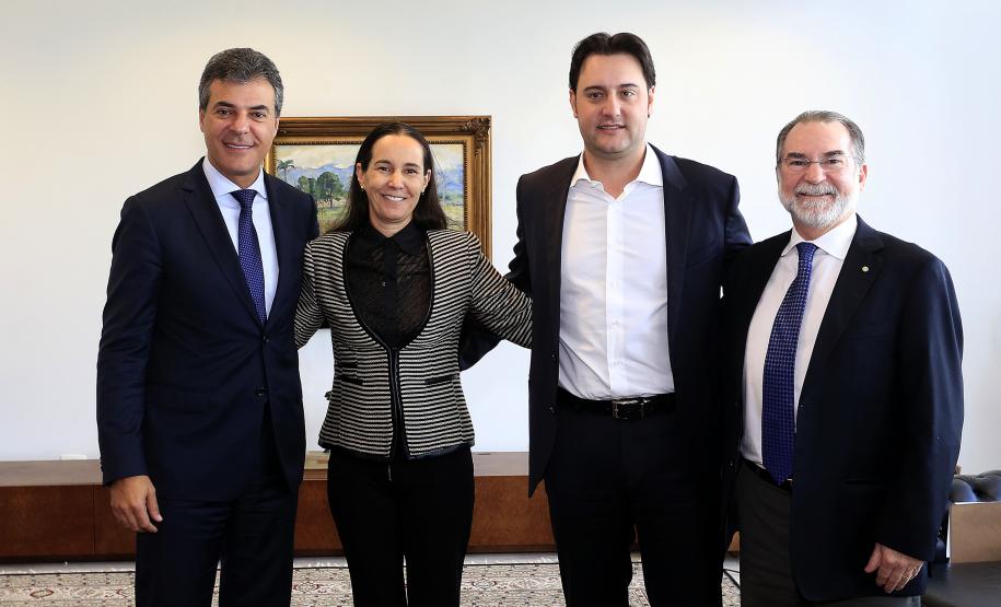 Governador Beto Richa autoriza e  homologa licitações de obras, serviços, compra de maquinários e equipamentos rodoviários para oito municípios: Arapoti, Colorado, Coronel Domingos Soares, Juranda, Mandaguaçu, Mariluz, Sulina e Terra Roxa