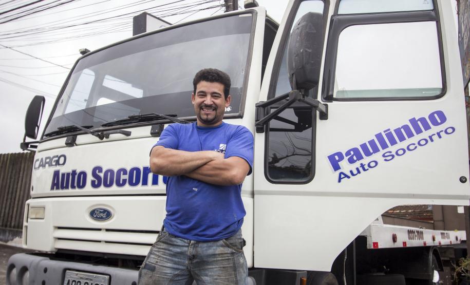 Paulo Alves dos Santos, mecânico e guincheiro, financiou seu guincho com recursos da Fomento Paraná. Curitiba, 22/07/2015. Foto: Pedro Ribas/ANPr