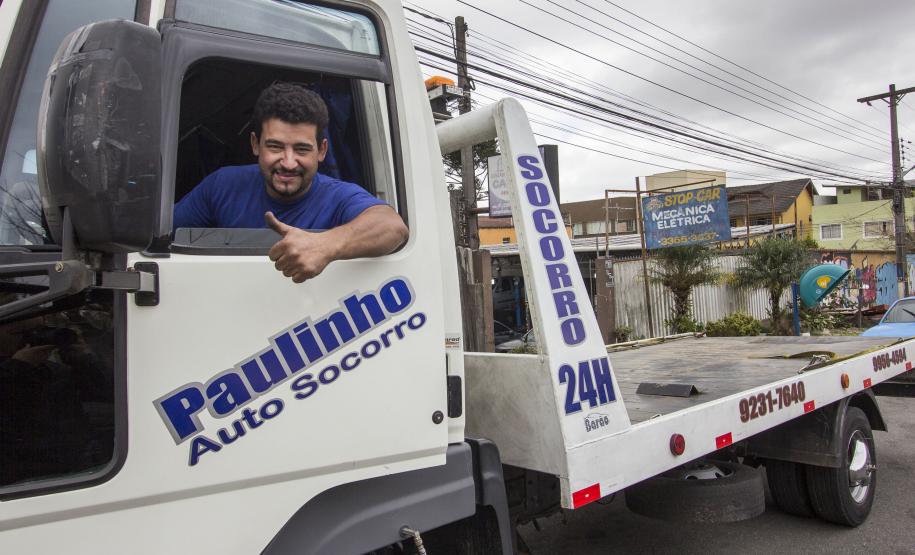 Paulo Alves dos Santos, mecânico e guincheiro, financiou seu guincho com recursos da Fomento Paraná. Curitiba, 22/07/2015. Foto: Pedro Ribas/ANPr