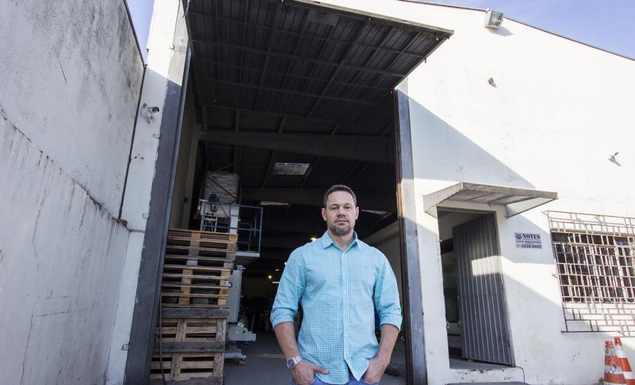 Marcelo Sieben, proprietário da empresa SWS Embalagens Ltda, financiou maquinário pela Fomento com recursos do BNDES. Curitiba. Foto: Pedro Ribas/ANPr