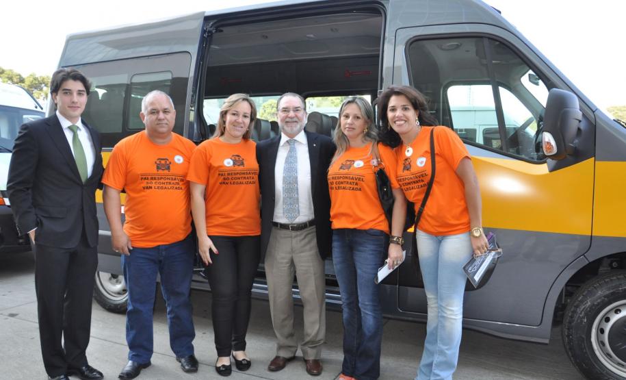 A nova linha de financiamento foi lançada em evento com a presença do governador Beto Richa. O crédito é destinado a micro e pequenos empreendedores para compra de veículos novos. Richa disse que a medida irá ajudar os empreendedores, melhorar as condições de trabalho dos transportadores e garantir segurança aos estudantes e turistas.