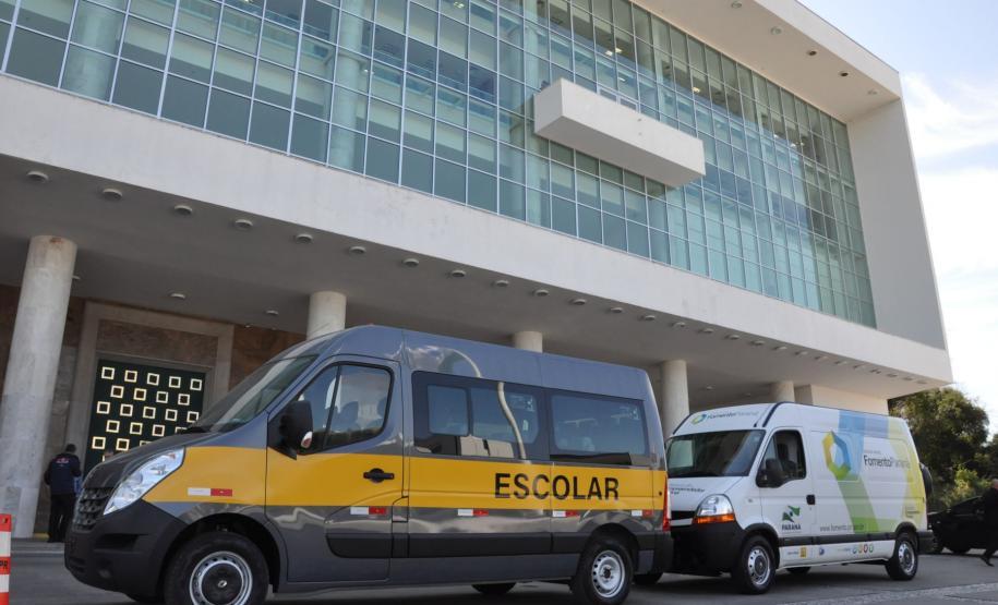 A nova linha de financiamento foi lançada em evento com a presença do governador Beto Richa. O crédito é destinado a micro e pequenos empreendedores para compra de veículos novos. Richa disse que a medida irá ajudar os empreendedores, melhorar as condições de trabalho dos transportadores e garantir segurança aos estudantes e turistas.