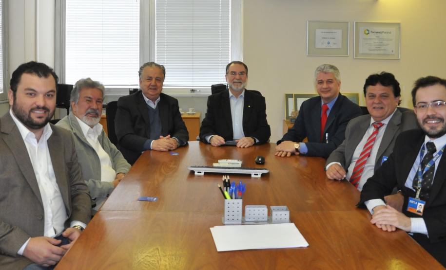 Novo gerente de filial do FGTS da Caixa visita a Fomento Paraná O presidente da Fomento Paraná, Juraci Barbosa, recebeu nesta quinta-feira (27) uma visita do novo gerente de filial do FGTS (Fundo de Garantia por Tempo de Serviço) na Caixa Econômica Federal em Curitiba, Paulo César Sartor.