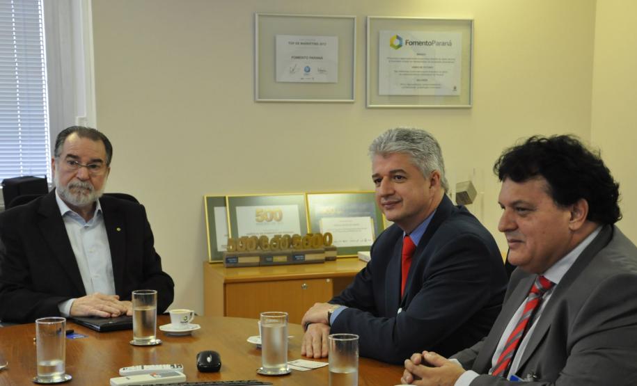 Novo gerente de filial do FGTS da Caixa visita a Fomento Paraná O presidente da Fomento Paraná, Juraci Barbosa, recebeu nesta quinta-feira (27) uma visita do novo gerente de filial do FGTS (Fundo de Garantia por Tempo de Serviço) na Caixa Econômica Federal em Curitiba, Paulo César Sartor.