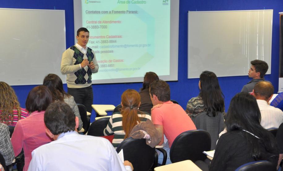 A Fomento Paraná concluiu a capacitação de três novas turmas de agentes de desenvolvimento. São 48 pessoas das regiões de Londrina, Ponta Grossa, Curitiba e Litoral.