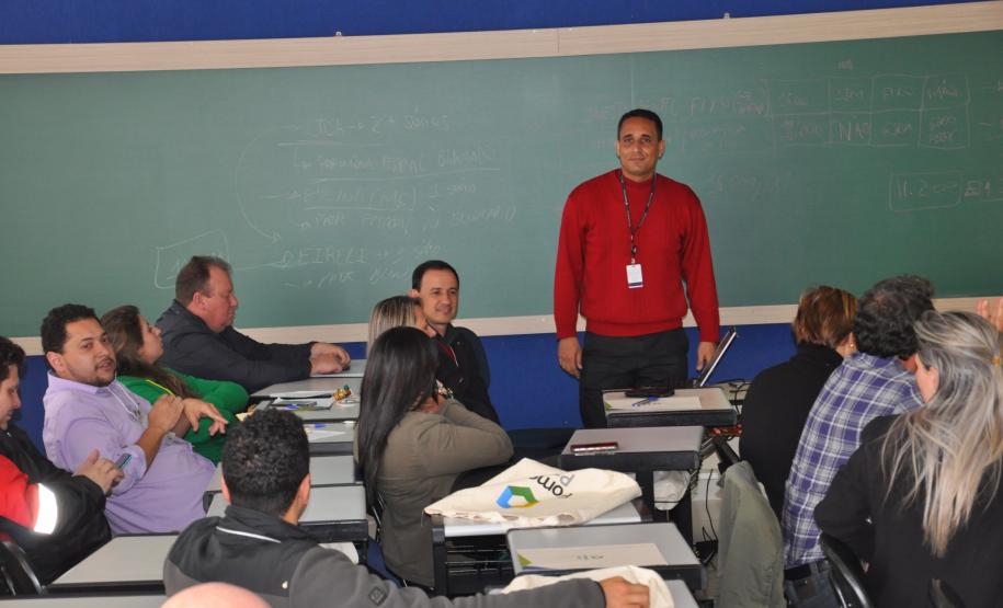 A Fomento Paraná concluiu a capacitação de três novas turmas de agentes de desenvolvimento. São 48 pessoas das regiões de Londrina, Ponta Grossa, Curitiba e Litoral.