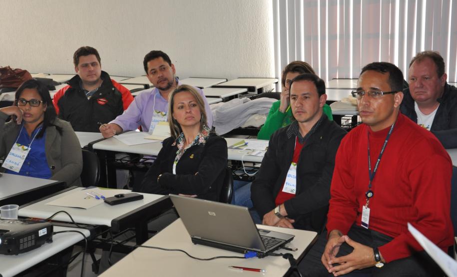 A Fomento Paraná concluiu a capacitação de três novas turmas de agentes de desenvolvimento. São 48 pessoas das regiões de Londrina, Ponta Grossa, Curitiba e Litoral.