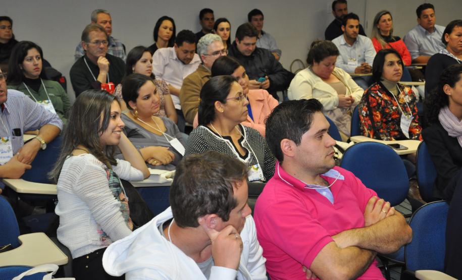 A Fomento Paraná concluiu a capacitação de três novas turmas de agentes de desenvolvimento. São 48 pessoas das regiões de Londrina, Ponta Grossa, Curitiba e Litoral.