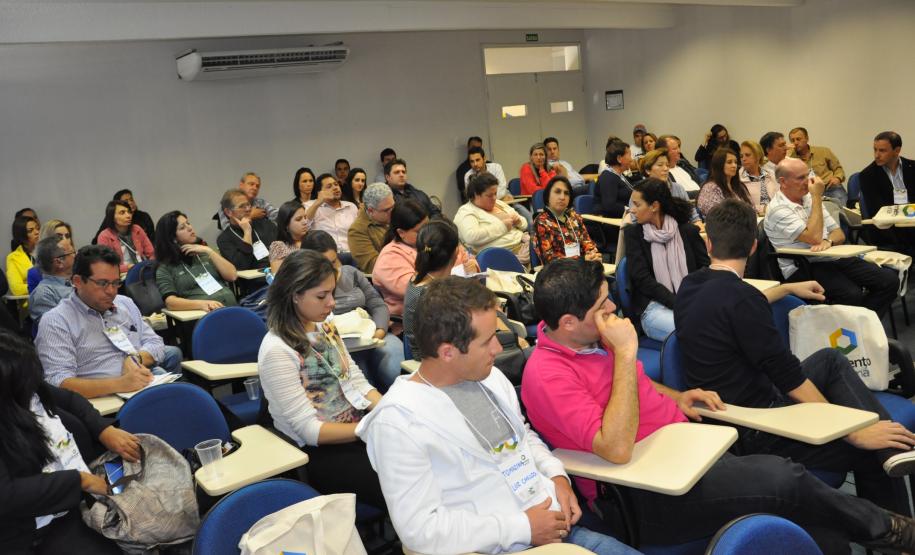 A Fomento Paraná concluiu a capacitação de três novas turmas de agentes de desenvolvimento. São 48 pessoas das regiões de Londrina, Ponta Grossa, Curitiba e Litoral.