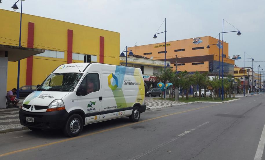 A Fomento Paraná está fazendo ações no litoral para promover a divulgação da linha de crédito Banco do Empreendedor - Transporte Escolar e Turismo e das ações da Operação Verão 2016 - Fomento Paraná. Nestq quinta-0feira, 24, o evento de lançamento foi realizado nas dependências do Sesc Caiobá.