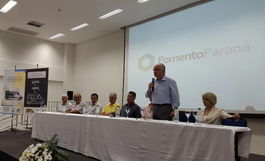 A Fomento Paraná está fazendo ações no litoral para promover a divulgação da linha de crédito Banco do Empreendedor - Transporte Escolar e Turismo e das ações da Operação Verão 2016 - Fomento Paraná. Nestq quinta-0feira, 24, o evento de lançamento foi realizado nas dependências do Sesc Caiobá.