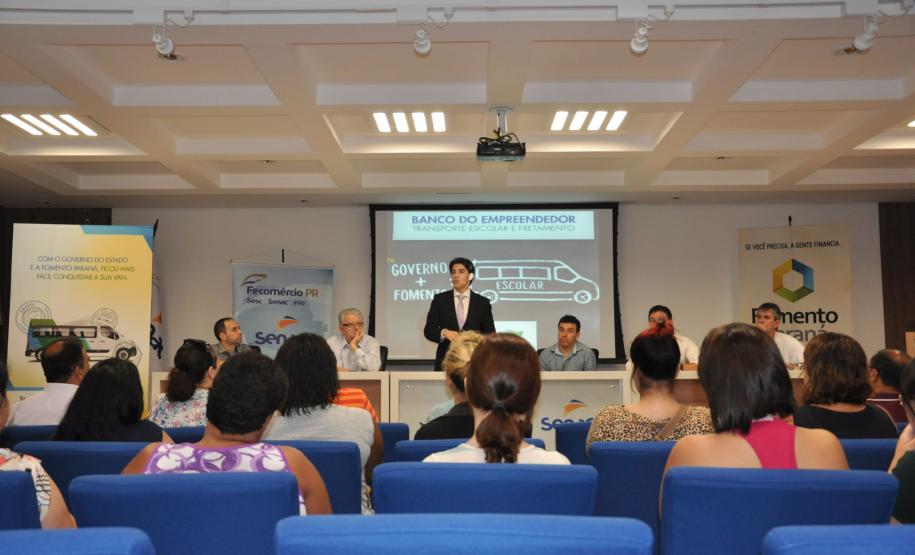 A Fomento Paraná está fazendo ações no litoral para promover a divulgação da linha de crédito Banco do Empreendedor - Transporte Escolar e Turismo e das ações da Operação Verão 2016 - Fomento Paraná. O lançamento foi no Senac Paranaguá, na manhã desta quinta, 24/9.