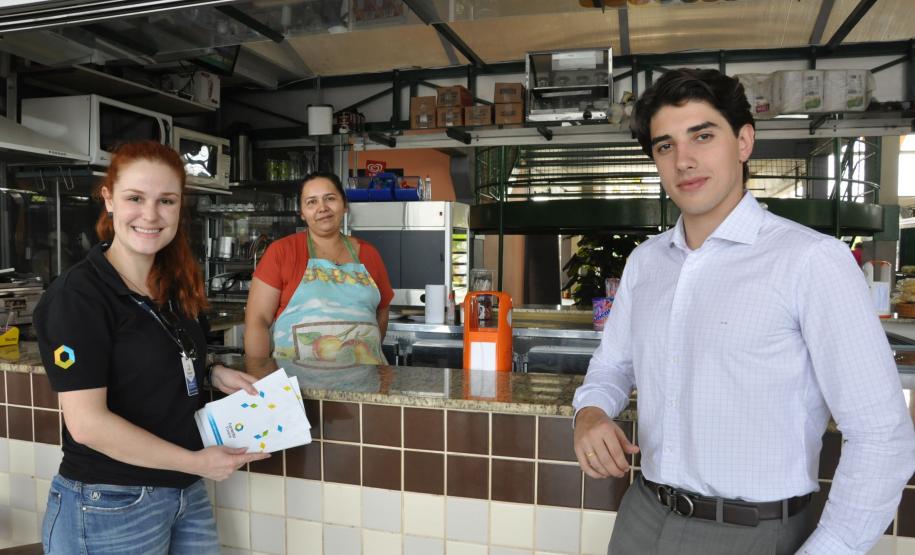 A Fomento Paraná está fazendo ações no litoral para promover a divulgação da linha de crédito Banco do Empreendedor - Transporte Escolar e Turismo e das ações da Operação Verão 2016 - Fomento Paraná. O lançamento foi no Senac Paranaguá, na manhã desta quinta, 24/9.