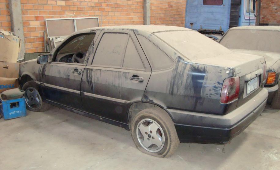 Automóvel Fiat Tempra Ouro 16 V, a gasolina, ano 1995, cor azul, 
Renavam 64.056015-6, chassi 9BD159000S9130499, 127cv, placa AOO-6600.  SID  nº  13.347.856-6.  
Obs.:  veículo  em  estado  ruim de conservação.  
Preço mínimo: 2.208,00