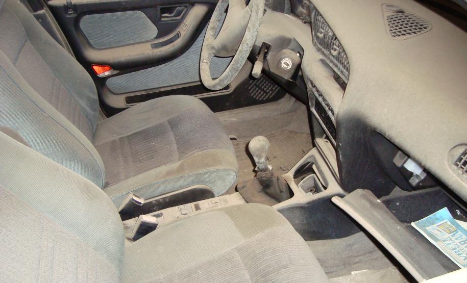 Automóvel Fiat Tempra Ouro 16 V, a gasolina, ano 1995, cor azul, 
Renavam 64.056015-6, chassi 9BD159000S9130499, 127cv, placa AOO-6600.  SID  nº  13.347.856-6.  
Obs.:  veículo  em  estado  ruim de conservação.  
Preço mínimo: 2.208,00