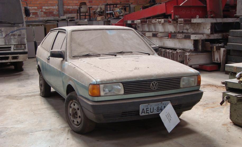 Automóvel  VW  Gol  1000,  a  gasolina,  ano  1994/1995,  cor  verde, Renavam 62.427232-0, chassi 9BWZZZ30ZRT129413, 50 cv, placa AEU-8414.  SID  nº  13.347.856-6.  
Obs.:  veículo  em  estado  ruim  de conservação.
Preço mínimo R$ 2.304,00