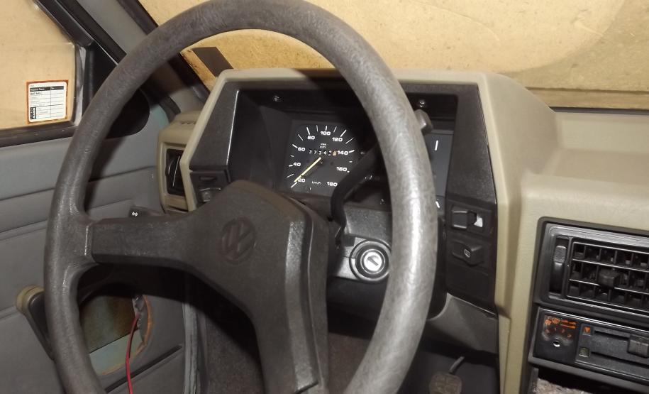 Automóvel  VW  Gol  1000,  a  gasolina,  ano  1994/1995,  cor verde, Renavam 62.427232-0, chassi 9BWZZZ30ZRT129413, 50 cv, placa AEU-8414.  SID  nº  13.347.856-6.  
Obs.:  veículo  em  estado  ruim  de conservação.
Preço mínimo R$ 2.304,00