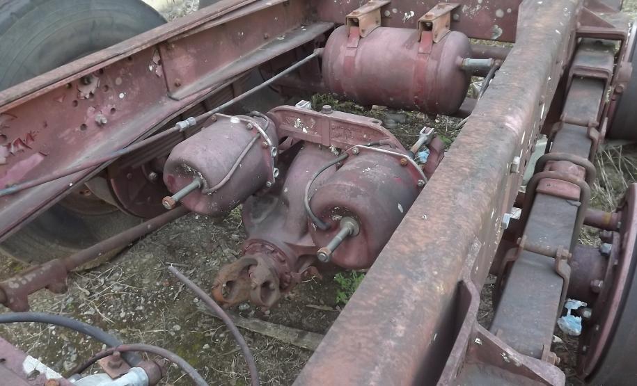 Caminhão  Mercedes  Benz,  modelo  L  1418  E,  ano  1995,  3  eixos, 184 CV, Renavam nº 00635941678, chassi  nº 9BM384024SBO52946, placa   GRN-2379, SID   nº 13.224.309-3. 
Obs.:  bem  em  péssimo  estado  de  conservação,  apresentando  apenas as seguintes partes: chassi, motor e câmbio.
Preço mínimo: R$ 3.470,00