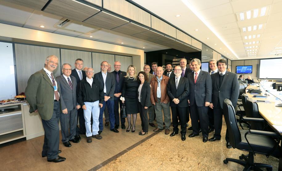 A governadora em exercício Cida Borghetti participa da Reunião do Conselho do Sebrae, onde foi assinada a prorrogação do Programa Bom Negócio. Presentes: presidente do Conselho Deliberativo do Sebrae/Pr, Edson Campagnolo; secretário de Planejamento Silvio Barros; o presidente da Fomento Paraná, Juraci Barbosa; Darci Piana, presidente da Fecomércio; Nelson Costa, presidente da Ocepar, entre outros.