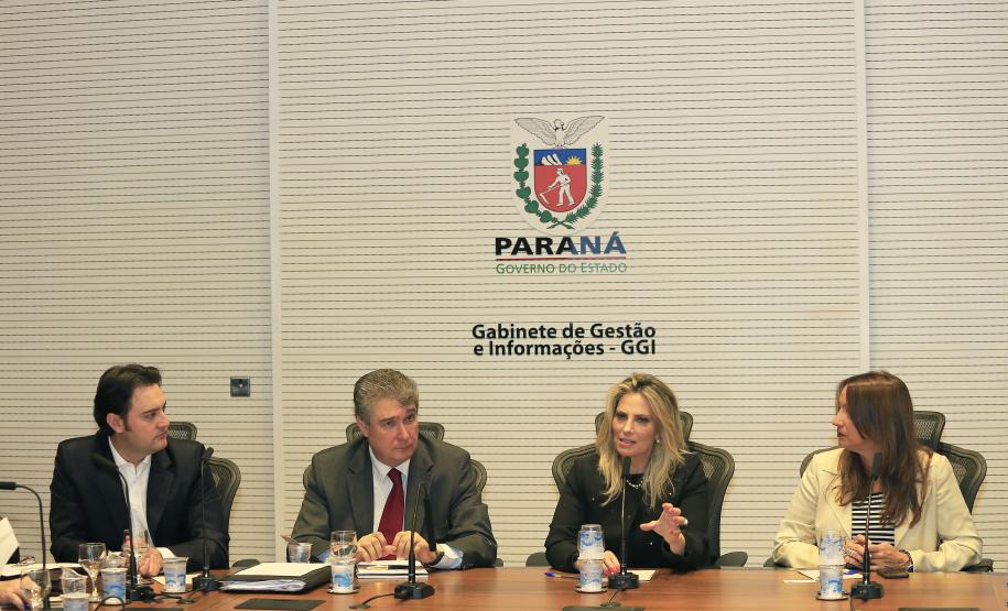 Dentre os projetos, está o Paraná Urbano III. Serão US$ 300 milhões para linhas de financiamentos disponibilizadas pela Fomento Paraná às prefeituras. O crédito será para investimentos em infraestrutura e qualificação administrativa para melhoria da qualidade de vida nos municípios.