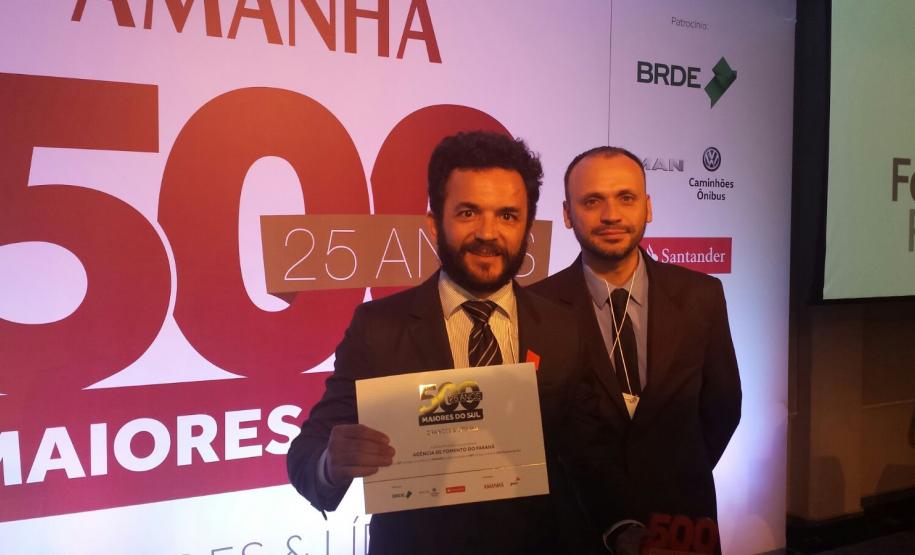 O diretor administrativo e financeiro, Heraldo Neves, participa da cerimônia de premiação do ranking empresarial Grandes Líderes - 500 Maiores do Sul, promovido pela revista Amanhã e realizado em Porto Alegre, na noite desta quinta-feira (5). A Fomento Paraná é primeiro lugar no ranking no quesito rentabilidade, entre empresas do setor financeiro, com 52,25% de rentabilidade sobre a receita líquida.