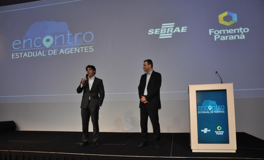 FOMENTO PARANÁ E SEBRAE/PR HOMENAGEIAM AGENTES DE DESENVOLVIMENTO E LANÇAM PREMIAÇÃO Agentes de crédito e desenvolvimento que tiveram atuação destacada no ano de 2015 nos respectivos municípios foram homenageados durante o ENCONTRO ESTADUAL DE AGENTES.