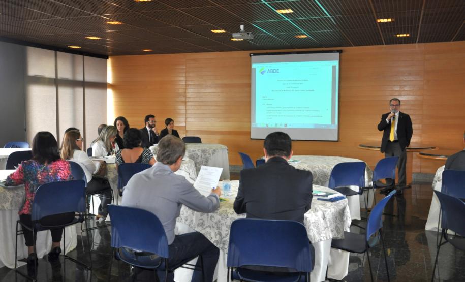 A Fomento Paraná é a anfitriã da reunião da Comissão de Assuntos Contábeis da Associação Brasileira de Desenvolvimento (ABDE), que acontece nas dependências da Federação do Comércio do Paraná, em Curitiba, nesta terça, 24/11.