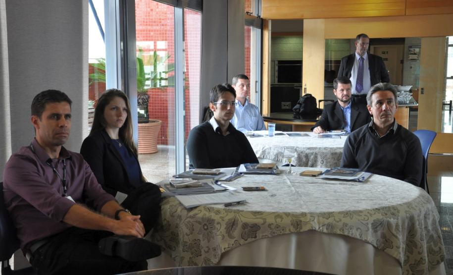 A Fomento Paraná é a anfitriã da reunião da Comissão de Assuntos Contábeis da Associação Brasileira de Desenvolvimento (ABDE), em Curitiba, nesta terça, 24/11. Um dos principais temas em debate na pauta está o projeto de desoneração da carga tributária federal para instituições de fomento e bancos de desenvolvimento.