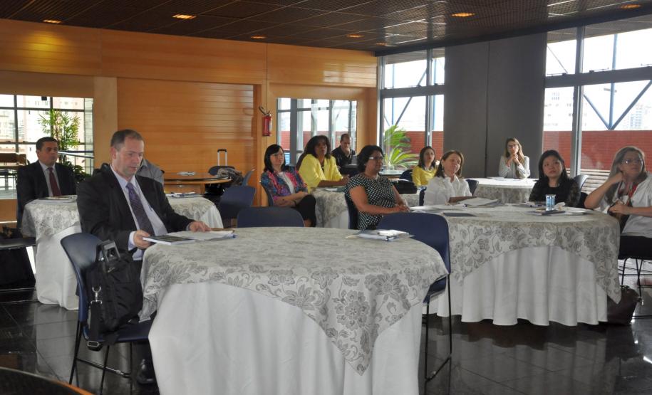 A Fomento Paraná é a anfitriã da reunião da Comissão de Assuntos Contábeis da Associação Brasileira de Desenvolvimento (ABDE), em Curitiba, nesta terça, 24/11. Um dos principais temas em debate na pauta está o projeto de desoneração da carga tributária federal para instituições de fomento e bancos de desenvolvimento.