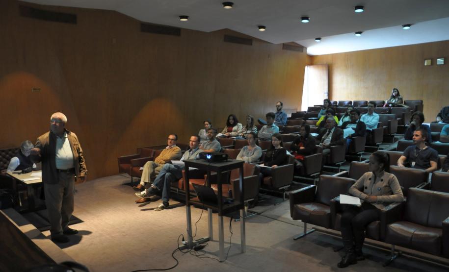 O treinamento sobre Prevenção e Combate à Lavagem de Dinheiro é feito em forma de palestra com o especialista Jair Camilo, que conta com larga experiência, atuando em diversas instituições financeiras no país.