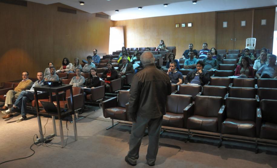 O treinamento sobre Prevenção e Combate à Lavagem de Dinheiro é feito em forma de palestra com o especialista Jair Camilo, que conta com larga experiência, atuando em diversas instituições financeiras no país.