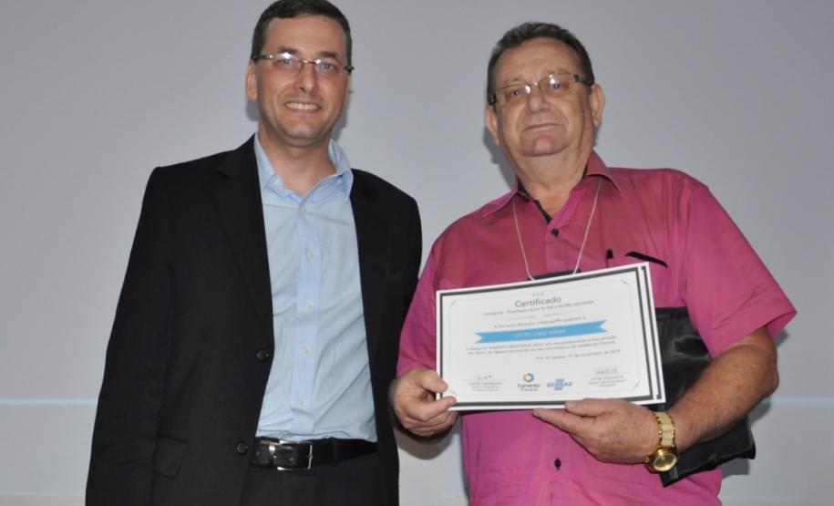 O agente de crédito e desenvolvimento do Banco do Empreendedor Otto Luiz Haab recebeu o prêmio como Agente Destaque 2015 em evento realizado em Foz do Iguaçu.