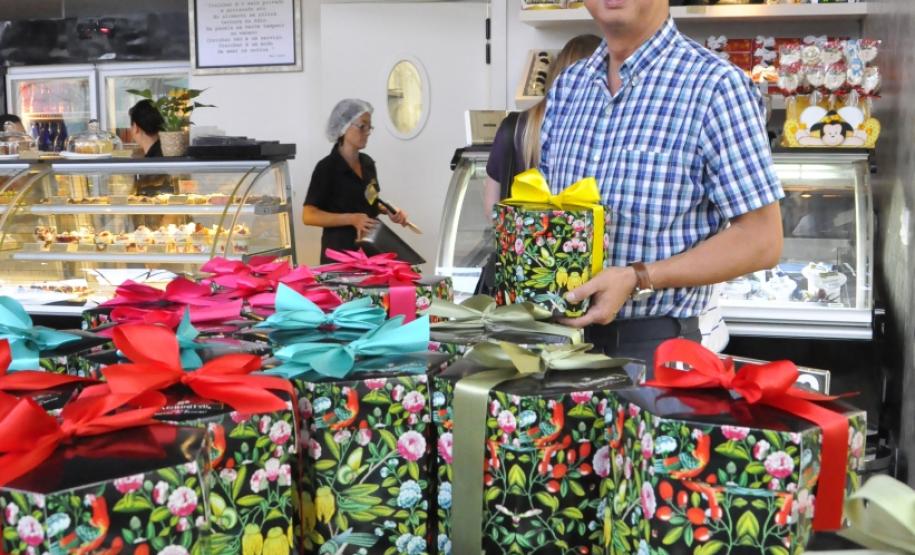 Nilo Kato, proprietários da confeitaria de doces finos Hachimitsu em Londrina, que recebeu apoio da Fomento Paraná.