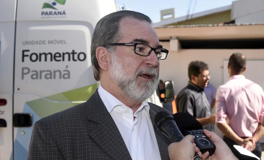 O governador Beto Richa anunciou nesta terça-feira (26), na cooperativa de táxi Radio Táxi Faixa Vermelha, em Curitiba, a reabertura da linha de crédito Banco do Empreendedor – Taxista, da Fomento Paraná.