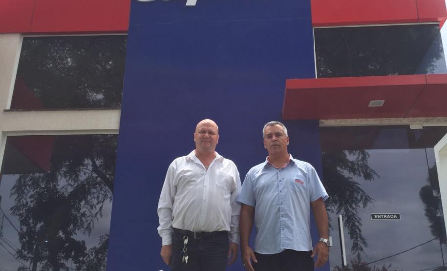 Lourival Bizeski, da Rádio Táxi Capital, com Lúcio Roberto Natal.