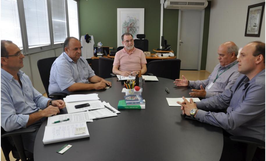 Permissionários das centrais de abastecimento poderão ter crédito da Fomento Paraná para aquisição de equipamentos e para construção de instalações em projeto de modernização.