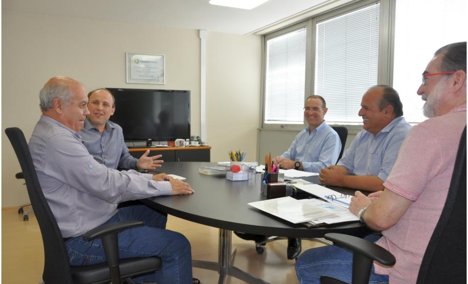 Permissionários das centrais de abastecimento poderão ter crédito da Fomento Paraná para aquisição de equipamentos e para construção de instalações em projeto de modernização.