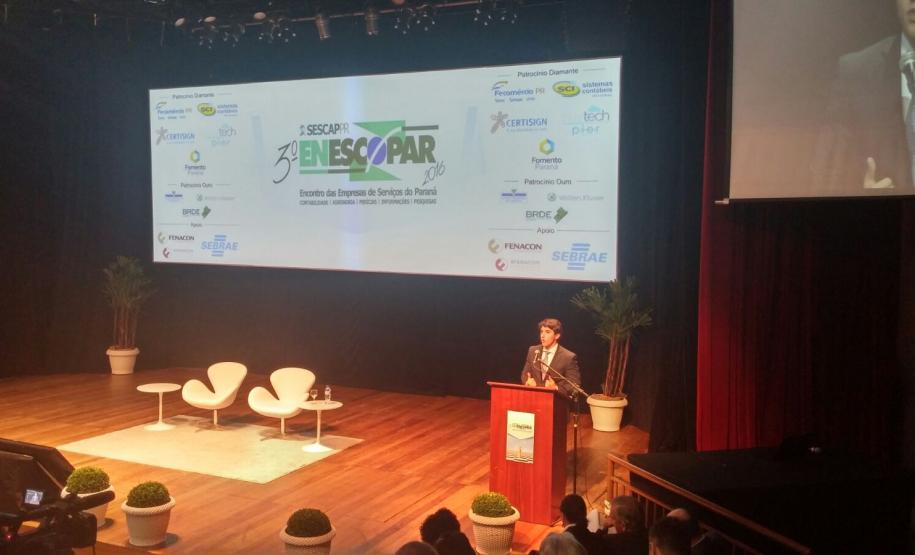 Encontro das Empresas de Serviços do Paraná recebeu mais de 400 empresários para debater estratégias inovadoras nos negócios. Evento é um dos maiores do setor de serviços no estado.