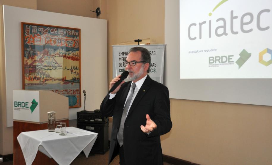 BRDE, Fomento Paraná e Inseed apresentam o Fundo Criatec 3 O novo fundo de capital semente Criatec 3 foi apresentado nesta quinta (17), em evento realizado na sede do BRDE em Curitiba, com participação da Fomento Paraná, BRDE, Secretaria de Estado da Ciência e Tecnologia e representantes de dezenas de entidades e empresas voltadas à tecnologia e à inovação no estado. Na imagem o presidente da Fomento Paraná, Juraci Barbosa. Curitiba, 17 de março de 2016.
