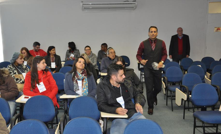 A Fomento Paraná conclui nesta sexta-feira (29) a capacitação de uma nova turma de agentes de crédito. São 49 pessoas que atuam em prefeituras e outras instituições parceiras em todo o Paraná. No total, são 45 municípios representados nessa turma.