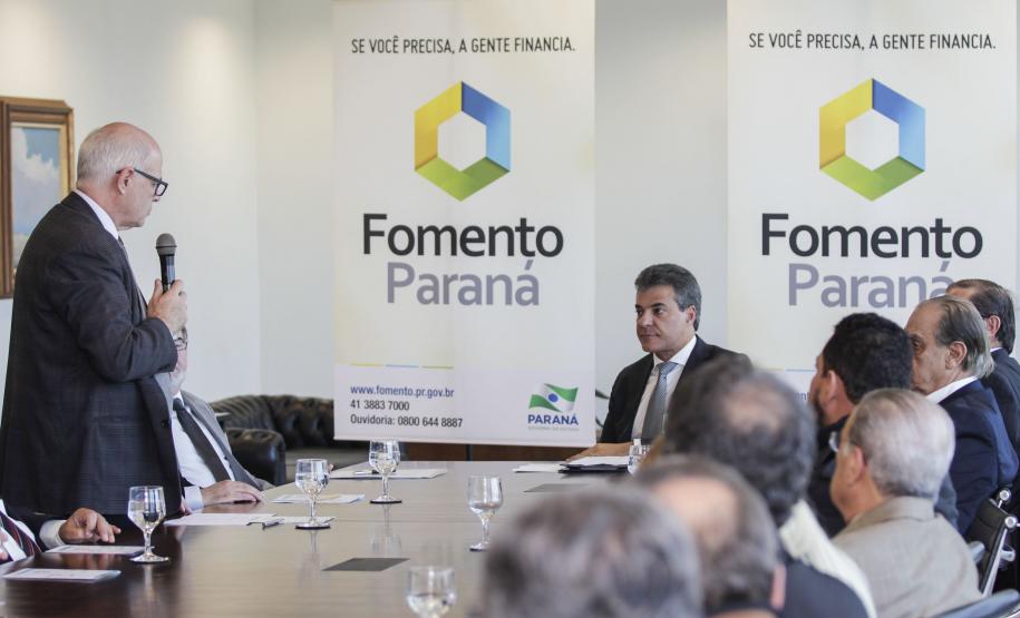 O governador Beto Richa anunciou nesta segunda-feira (2) o lançamento de uma nova linha de microcrédito especial da Fomento Paraná, com limite de até R$ 20 mil em capital de giro.