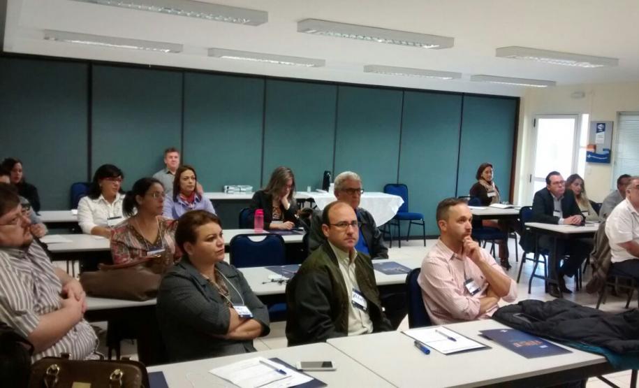 Fomento Paraná realiza Encontros Regionais com agentes Encontro Regional de Londrina.